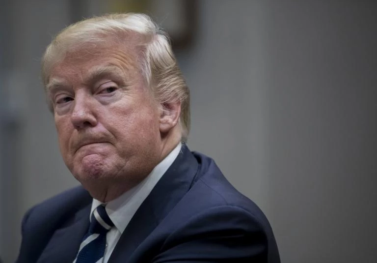 Κοντά στην πόρτα της εξόδου και ο Μακμάστερ – Διώχνει το γεράκι ο Ν. Τραμπ